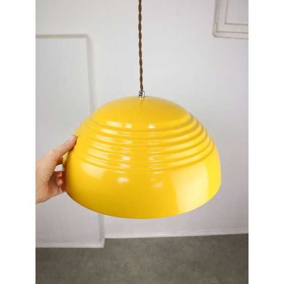 Image 1 of Lampe suspendue vintage en métal jaune, 1980