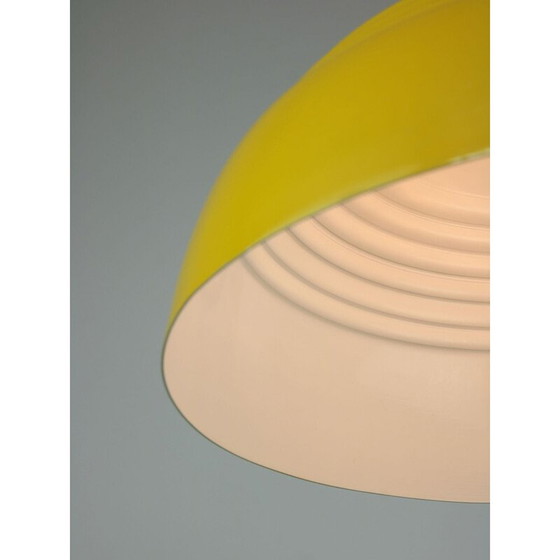 Image 1 of Lampe suspendue vintage en métal jaune, 1980