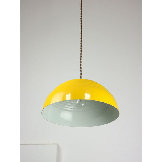 Image 1 of Lampe suspendue vintage en métal jaune, 1980