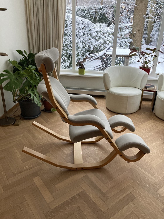 Image 1 of Chaise d'équilibre par gravité Stokke