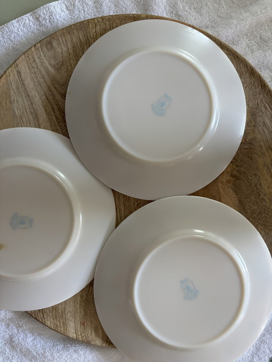 Image 1 of 3 Petites Assiettes Arcopal