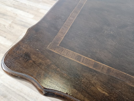 Image 1 of Table basse en noyer avec pieds croisés