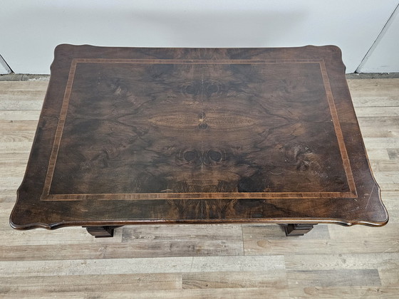 Image 1 of Table basse en noyer avec pieds croisés