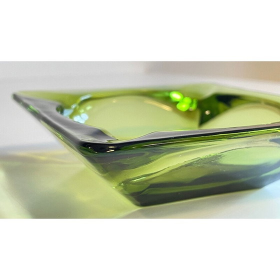 Image 1 of Cendrier géométrique vintage en verre vert