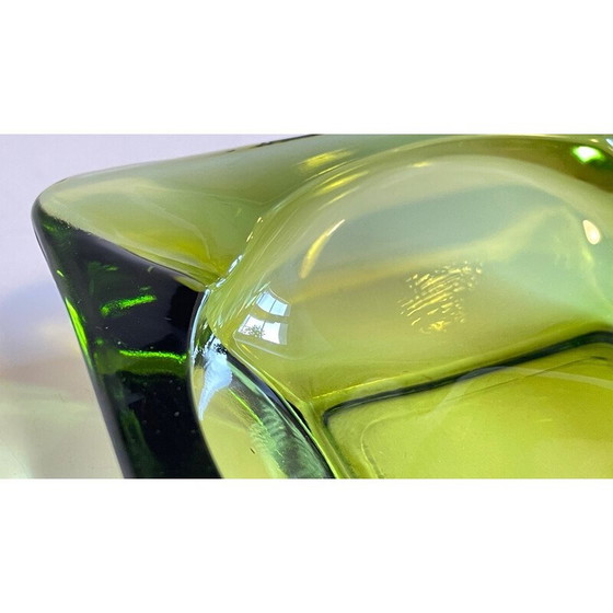 Image 1 of Cendrier géométrique vintage en verre vert