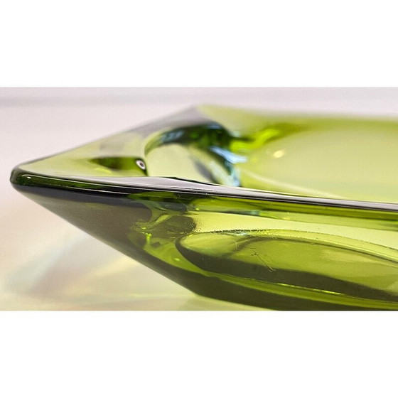 Image 1 of Cendrier géométrique vintage en verre vert