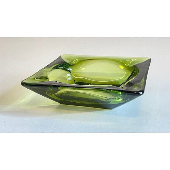 Image 1 of Cendrier géométrique vintage en verre vert