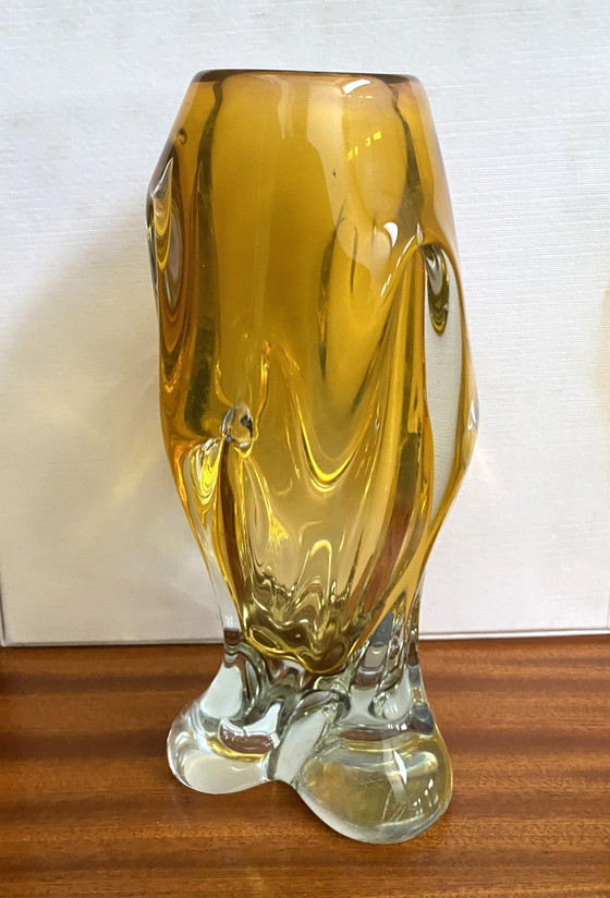 Image 1 of Vase lourd jaune de Beranek République tchèque 1970S