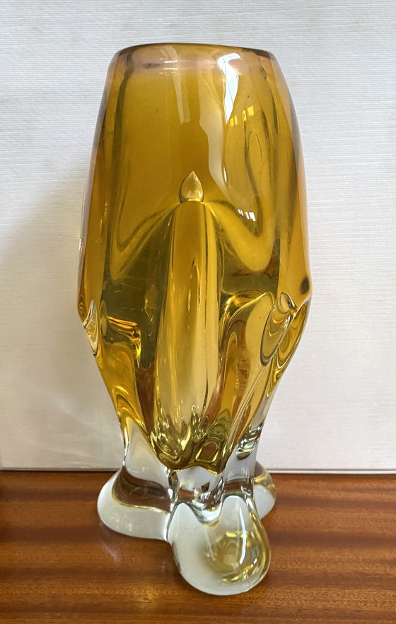 Image 1 of Vase lourd jaune de Beranek République tchèque 1970S