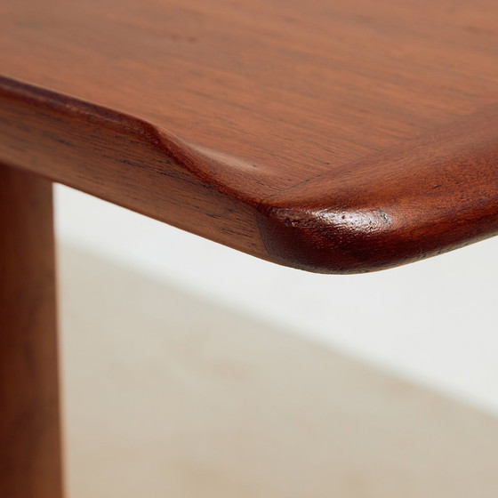 Image 1 of Mk10666 Table basse en teck restaurée