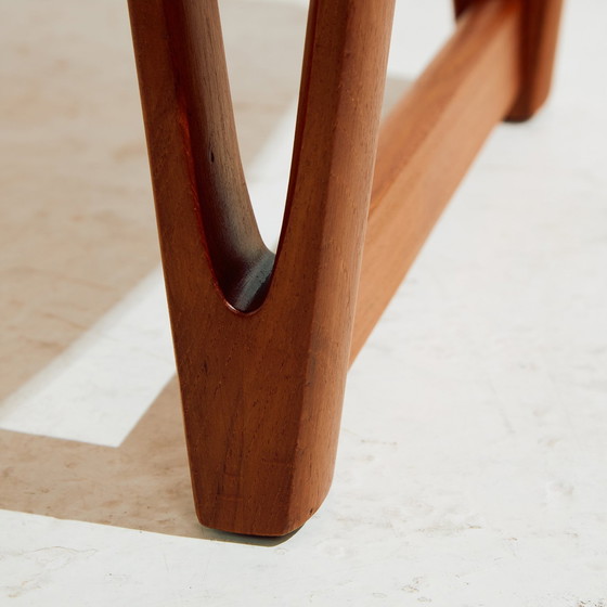 Image 1 of Mk10666 Table basse en teck restaurée