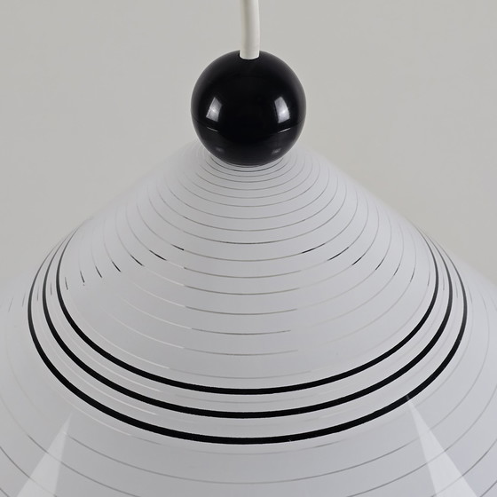 Image 1 of Rare lampe suspendue conique en plastique des années 1980 avec lignes horizontales.