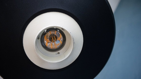 Image 1 of Lampe suspendue vintage Philips noir et blanc par Louis Kalff