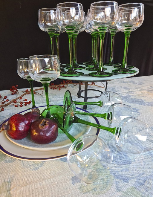 Luminarc France, verre élégant sur haute tige verte