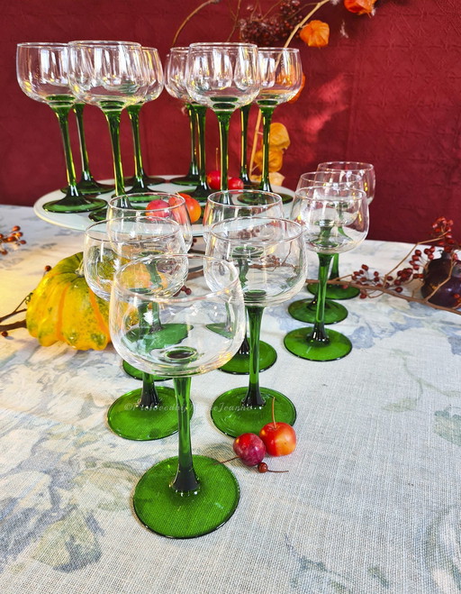 Luminarc France, verre élégant sur haute tige verte