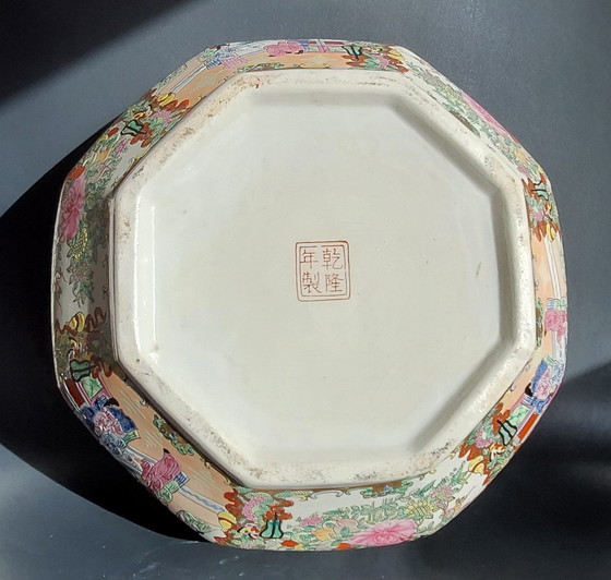 Image 1 of Boîte octogonale ancienne en porcelaine chinoise