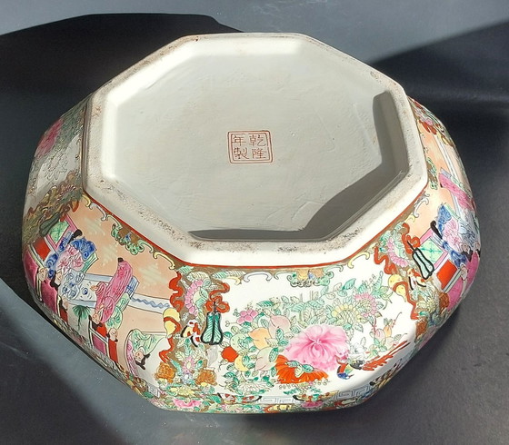 Image 1 of Boîte octogonale ancienne en porcelaine chinoise