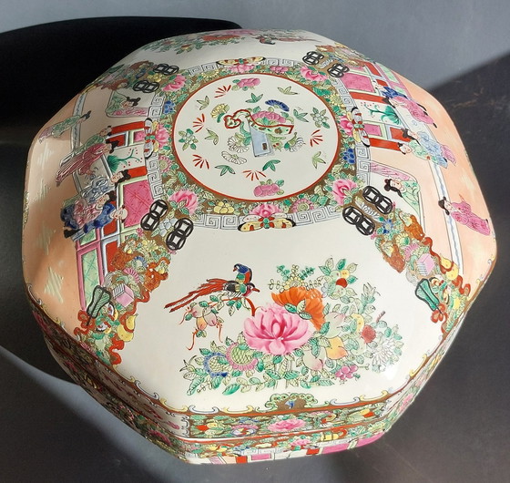 Image 1 of Boîte octogonale ancienne en porcelaine chinoise