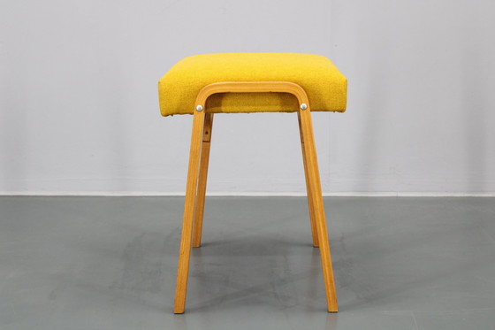 Image 1 of 1960S Tabouret en bois restauré ,Tchécoslovaquie