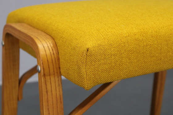 Image 1 of 1960S Tabouret en bois restauré ,Tchécoslovaquie