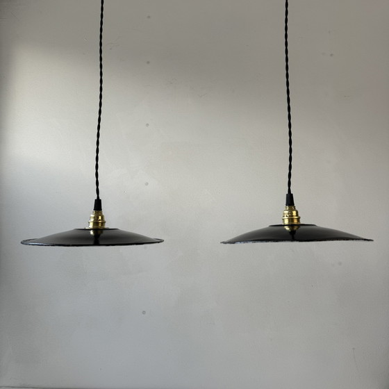 Image 1 of Paire D’Anciennes Suspensions Emaillees Noires Industrielles