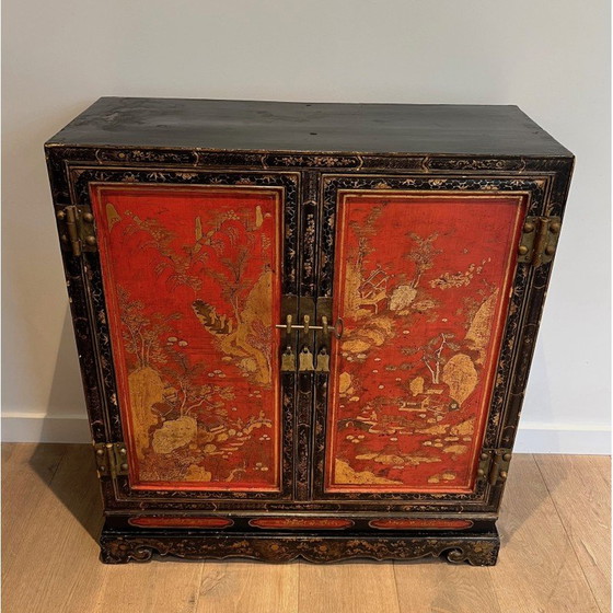 Image 1 of Armoire vintage en bois laqué avec vues chinoises