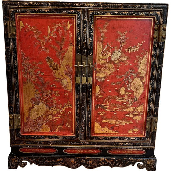 Image 1 of Armoire vintage en bois laqué avec vues chinoises
