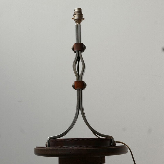 Image 1 of Lampe de table en cuir et fer du milieu du siècle par Jean-Pierre Ryckaert, France années 1950