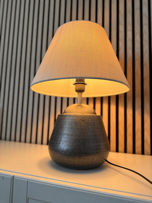 Lampe à poser avec base gris argenté