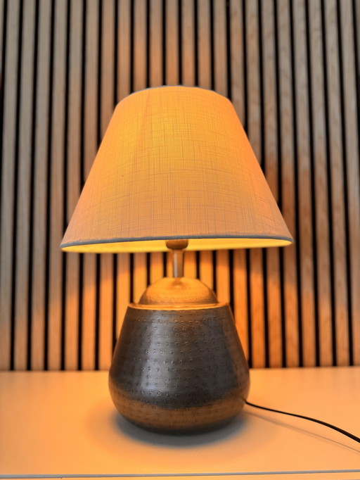 Lampe à poser avec base gris argenté