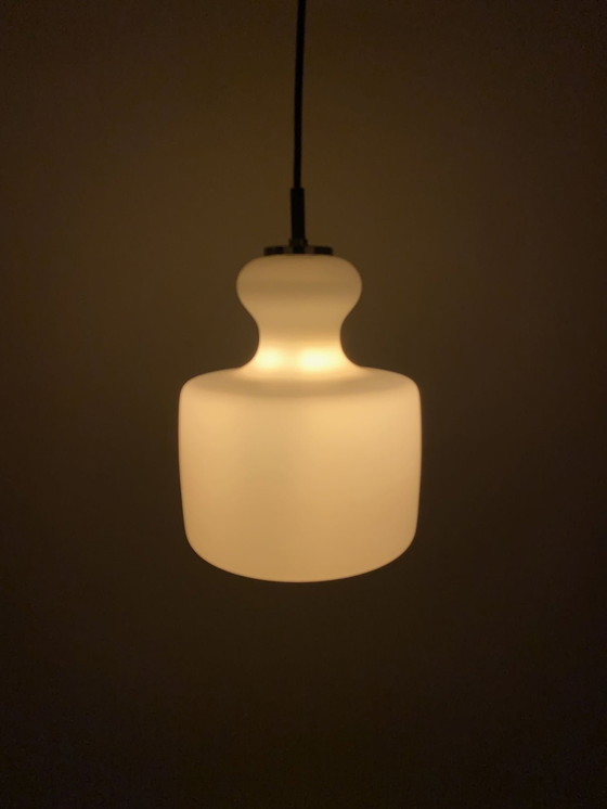 Image 1 of 1 Of 3 Lampe pendante en verre blanc mat par Peill And Putzler 1960