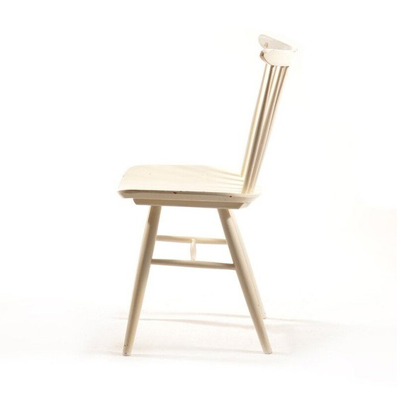 Image 1 of Chaise vintage blanche en bois massif et qui a été peinte plusieurs fois par TON, 1960