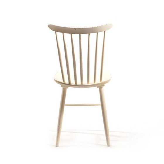 Image 1 of Chaise vintage blanche en bois massif et qui a été peinte plusieurs fois par TON, 1960