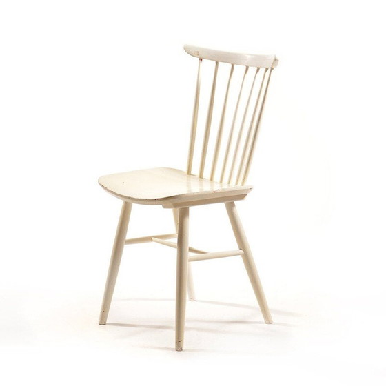 Image 1 of Chaise vintage blanche en bois massif et qui a été peinte plusieurs fois par TON, 1960