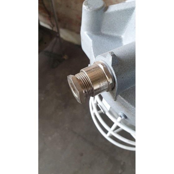 Image 1 of Lampe suspendue industrielle vintage, 2010