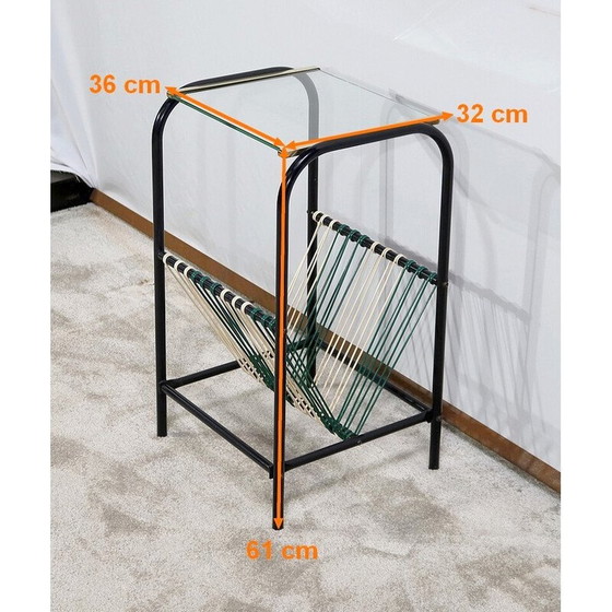 Image 1 of Table d'appoint vintage en tube métallique et verre transparent avec porte-revues, 1950