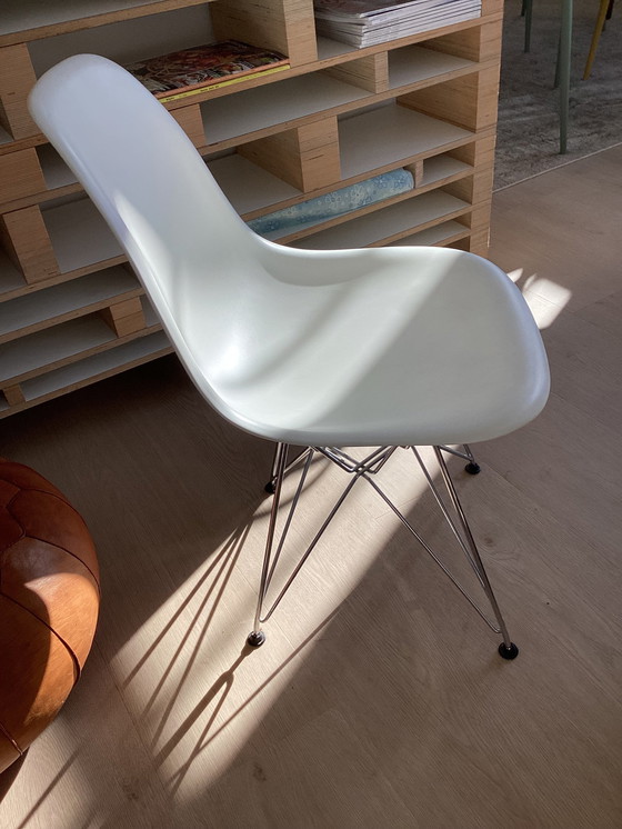 Image 1 of 5x Chaises en plastique Vitra Charles Eames