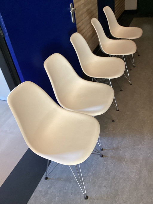 5x Chaises en plastique Vitra Charles Eames