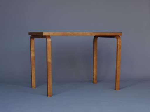 Table d'appoint modèle 88 par Alvar Aalto, années 1940