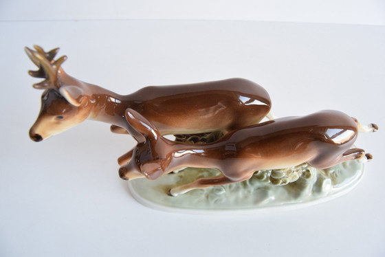Image 1 of Sculpture vintage en porcelaine, cerf et biche, par Royal Dux, 1960's.