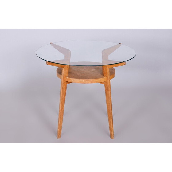 Image 1 of Table basse ronde du milieu du siècle en bois de chêne et verre par Jitona Sobeslav, Tchécoslovaquie années 1950