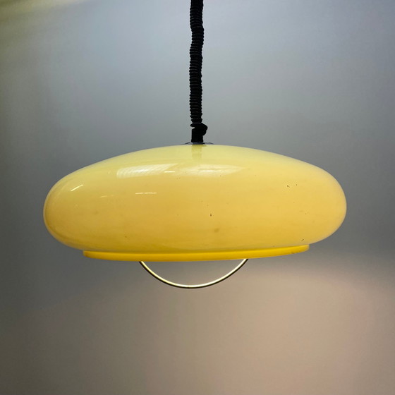 Image 1 of Lampe pendante en plexiglas jaune en forme d'ovni 1970