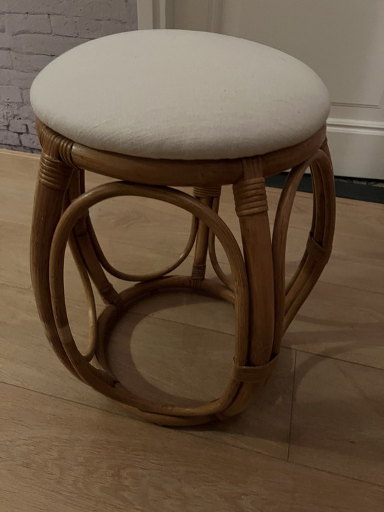 Image 1 of Tabouret en bambou professionnellement recouvert de lin