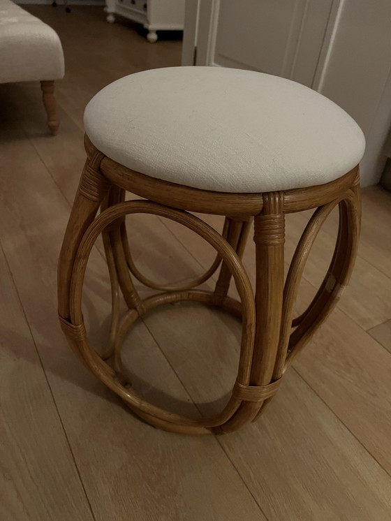 Image 1 of Tabouret en bambou professionnellement recouvert de lin