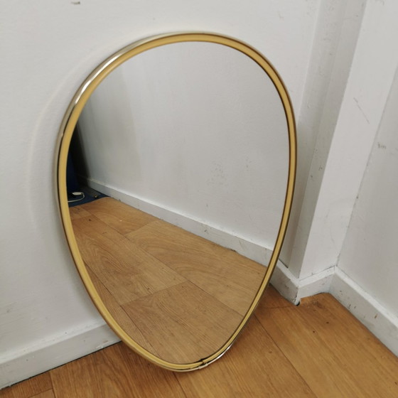 Image 1 of Miroir Vintage Mid Century avec rebord en laiton Miroir de cheminée