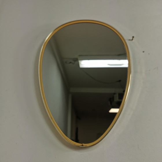 Image 1 of Miroir Vintage Mid Century avec rebord en laiton Miroir de cheminée