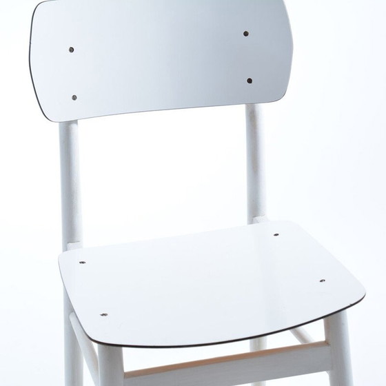 Image 1 of Chaise blanche du milieu du siècle par T On en chêne et formica, Tchécoslovaquie années 1960