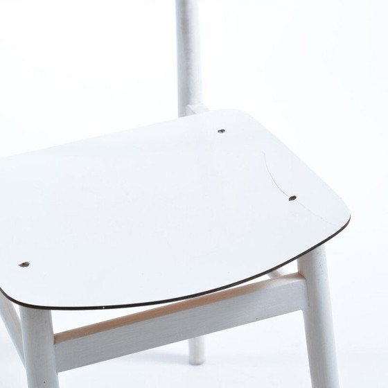 Image 1 of Chaise blanche du milieu du siècle par T On en chêne et formica, Tchécoslovaquie années 1960