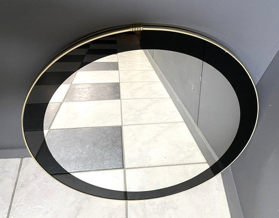 Image 1 of Miroir rond avec décoration noire 1960S