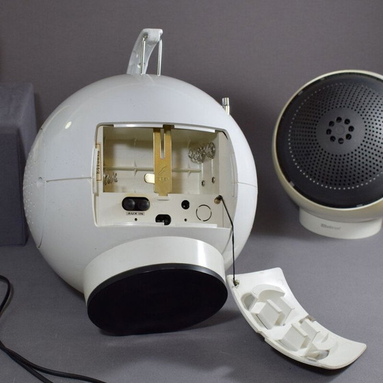 Image 1 of Radio Vintage avec 2 haut-parleurs Weltron 'Space Ball' 2004